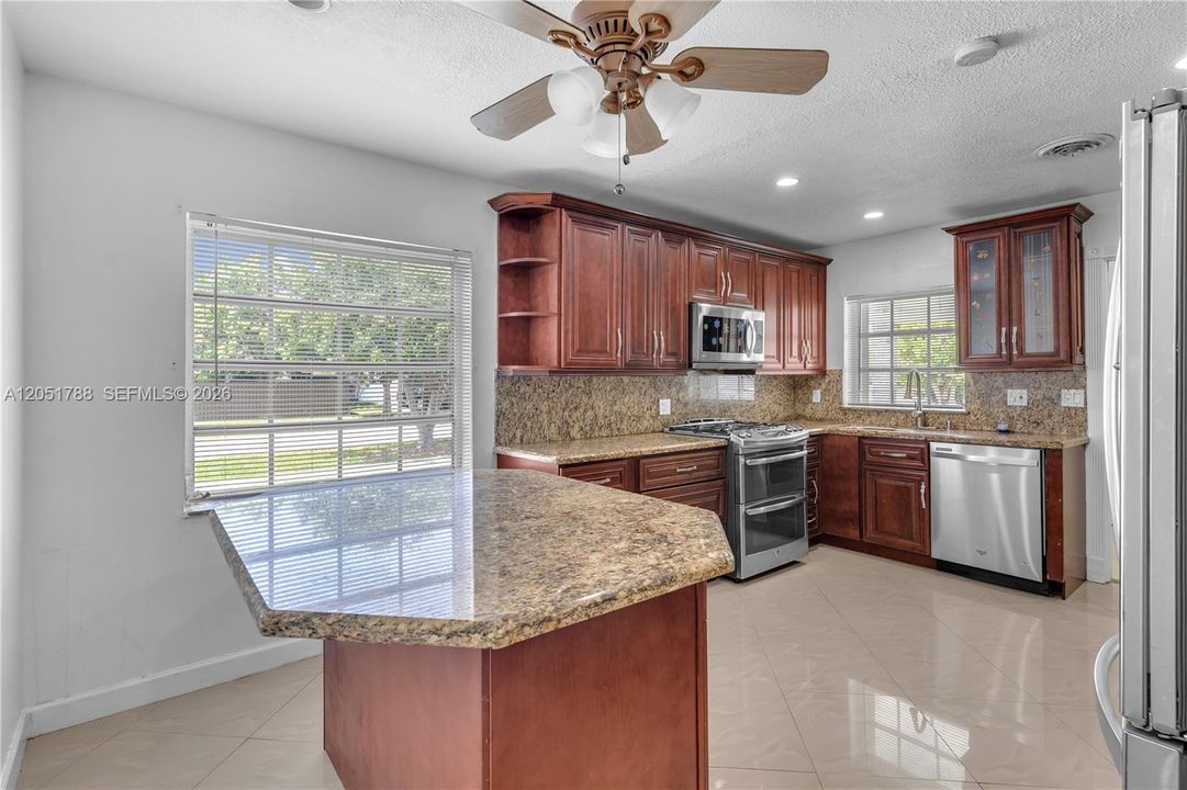 For Sale: $700,000 (5 beds, 3 baths, 2161 Square Feet)