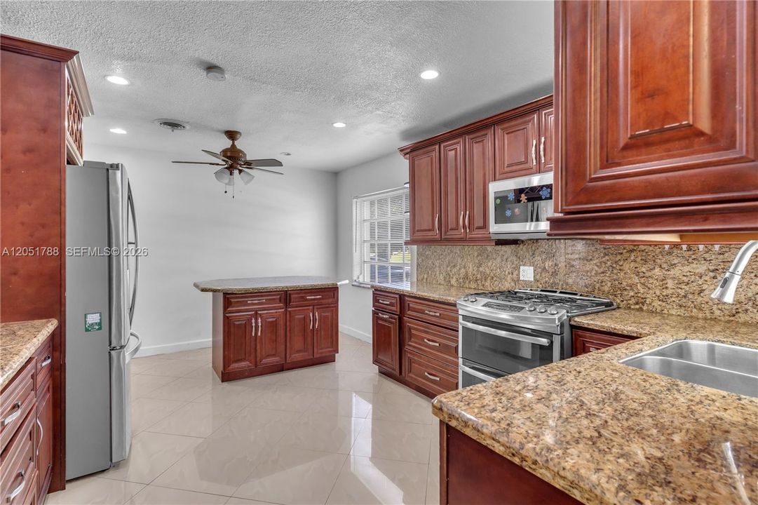 For Sale: $700,000 (5 beds, 3 baths, 2161 Square Feet)