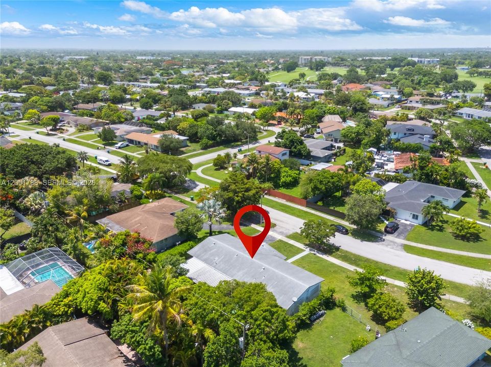 For Sale: $700,000 (5 beds, 3 baths, 2161 Square Feet)