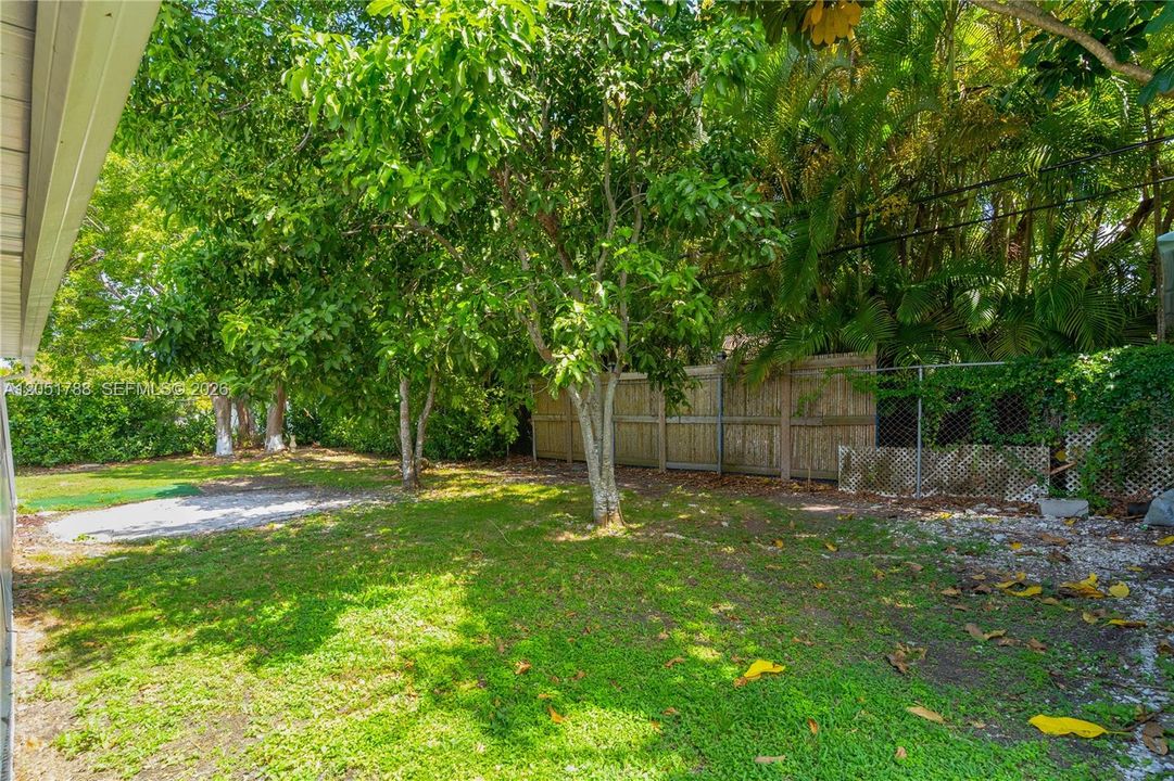 For Sale: $700,000 (5 beds, 3 baths, 2161 Square Feet)