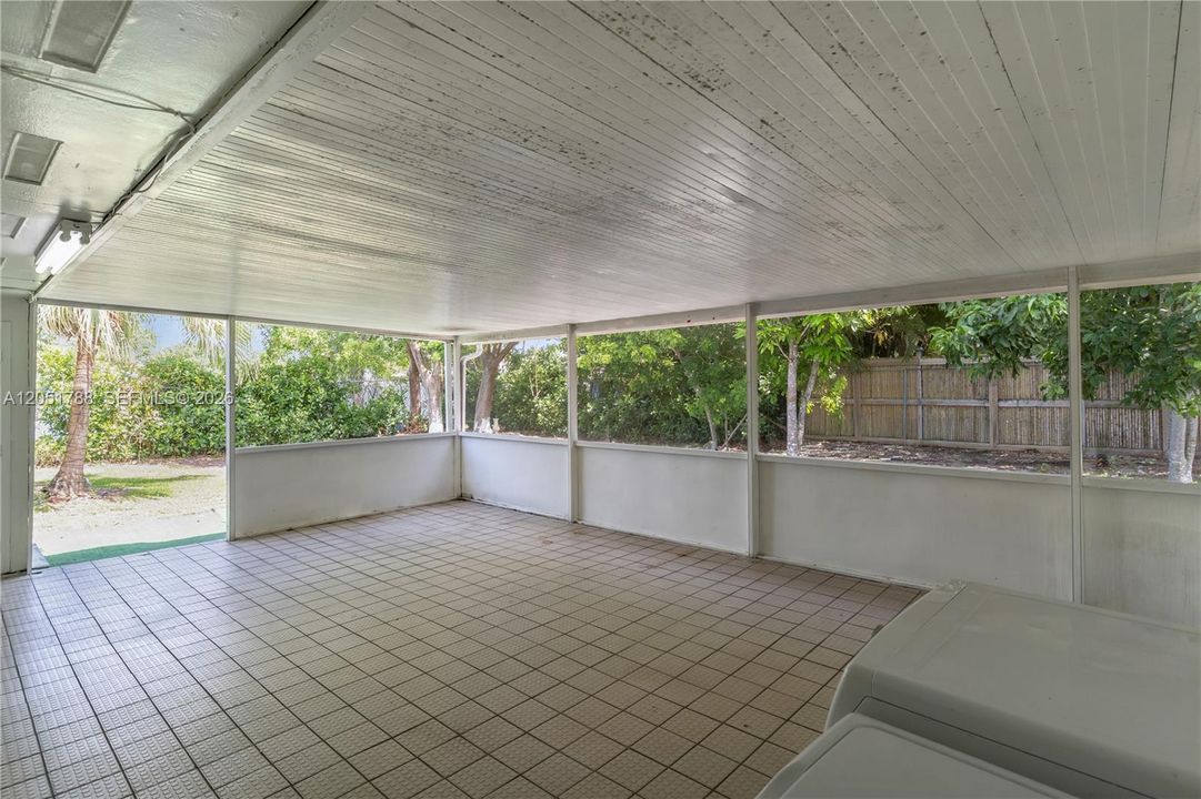 For Sale: $700,000 (5 beds, 3 baths, 2161 Square Feet)