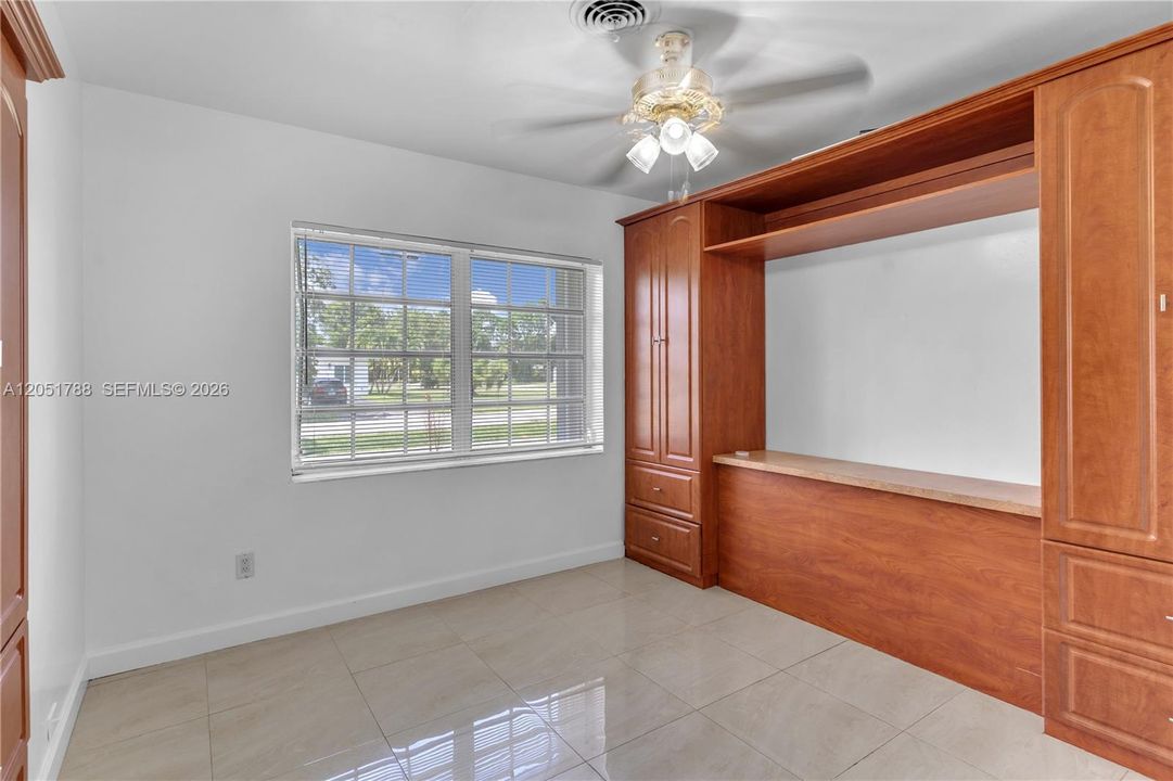 For Sale: $700,000 (5 beds, 3 baths, 2161 Square Feet)