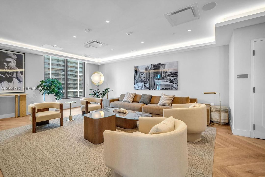 For Sale: $449,000 (0 beds, 1 baths, 359 Square Feet)