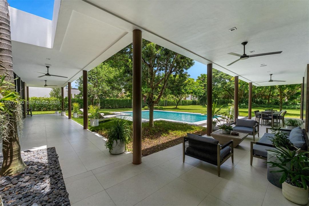 На продажу: $6,995,000 (6 спален, 7 ванн, 5805 Квадратных фут)