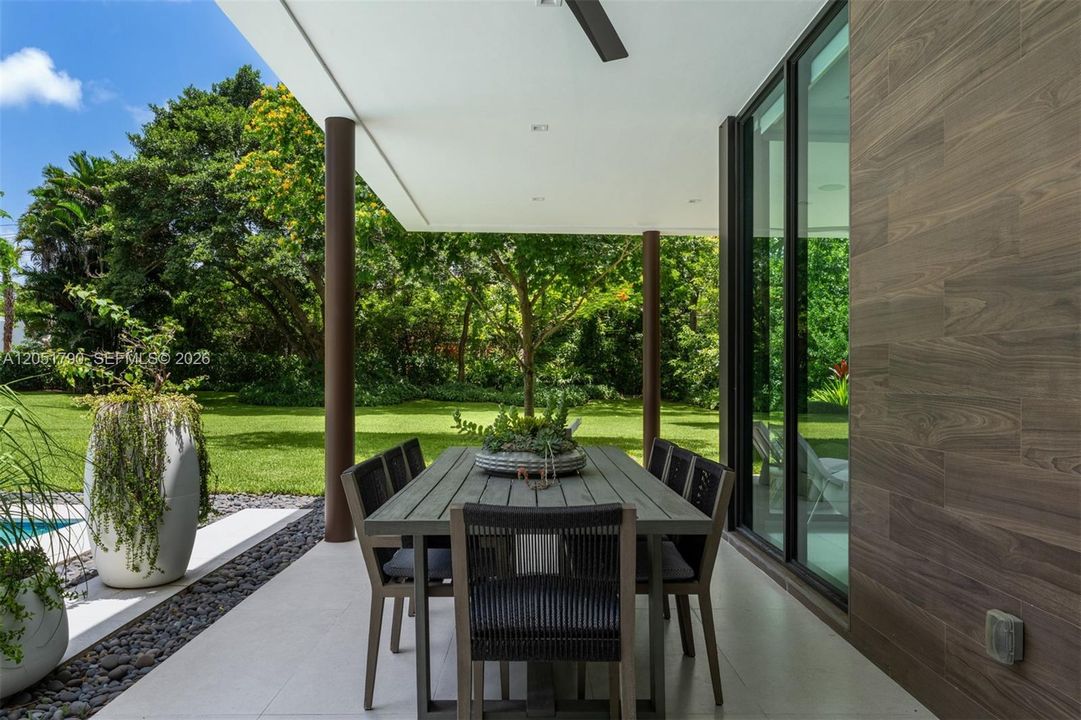 На продажу: $6,995,000 (6 спален, 7 ванн, 5805 Квадратных фут)