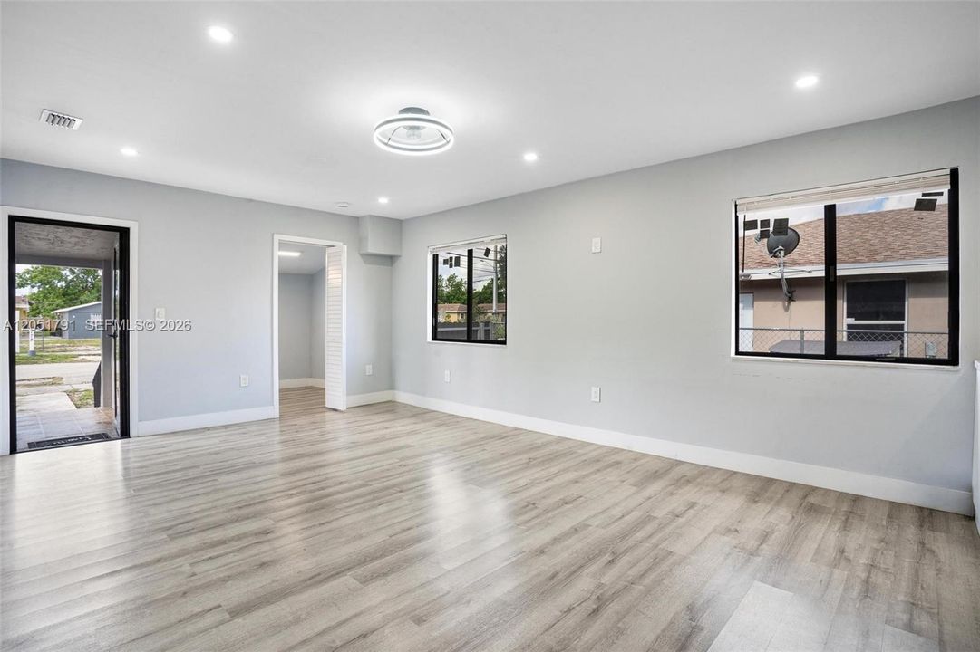 For Rent: $2,900 (3 beds, 2 baths, 1248 Square Feet)