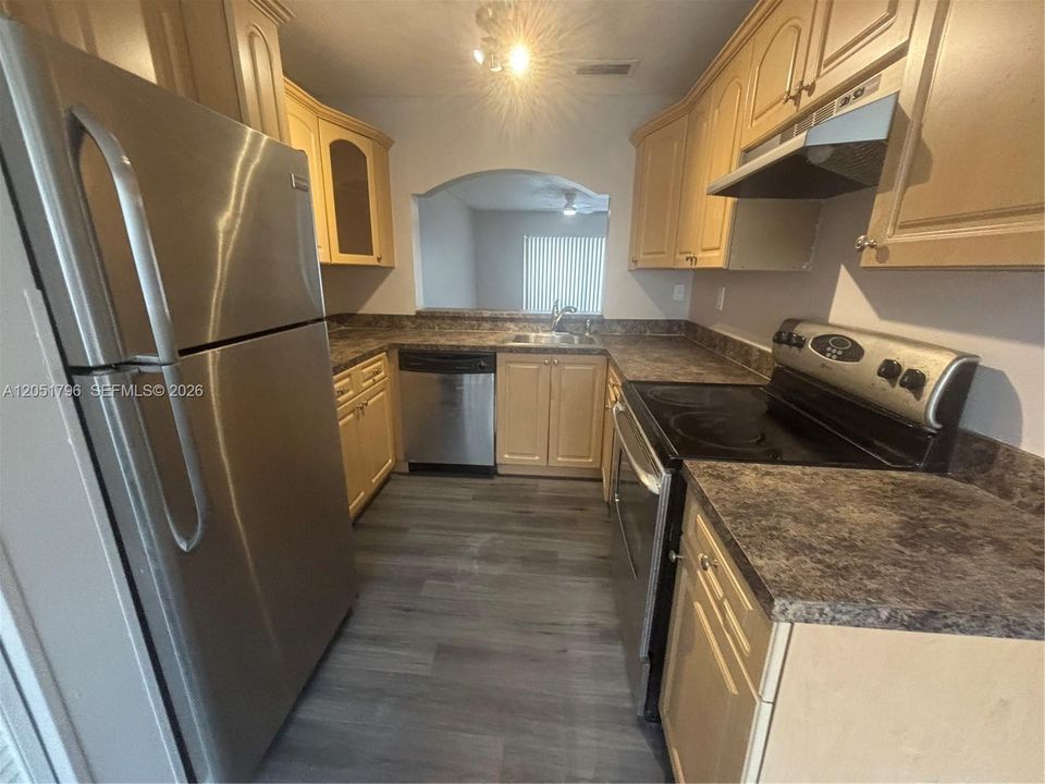 For Rent: $2,100 (2 beds, 2 baths, 1113 Square Feet)