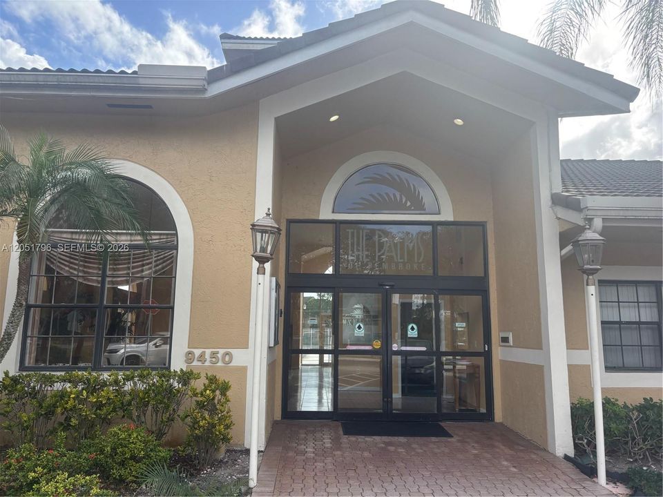 For Rent: $2,100 (2 beds, 2 baths, 1113 Square Feet)