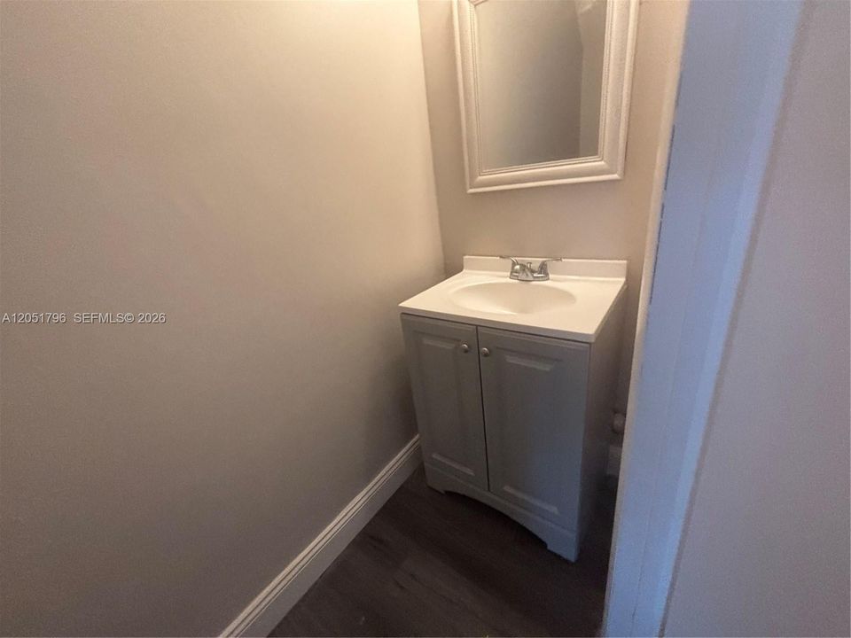 For Rent: $2,100 (2 beds, 2 baths, 1113 Square Feet)
