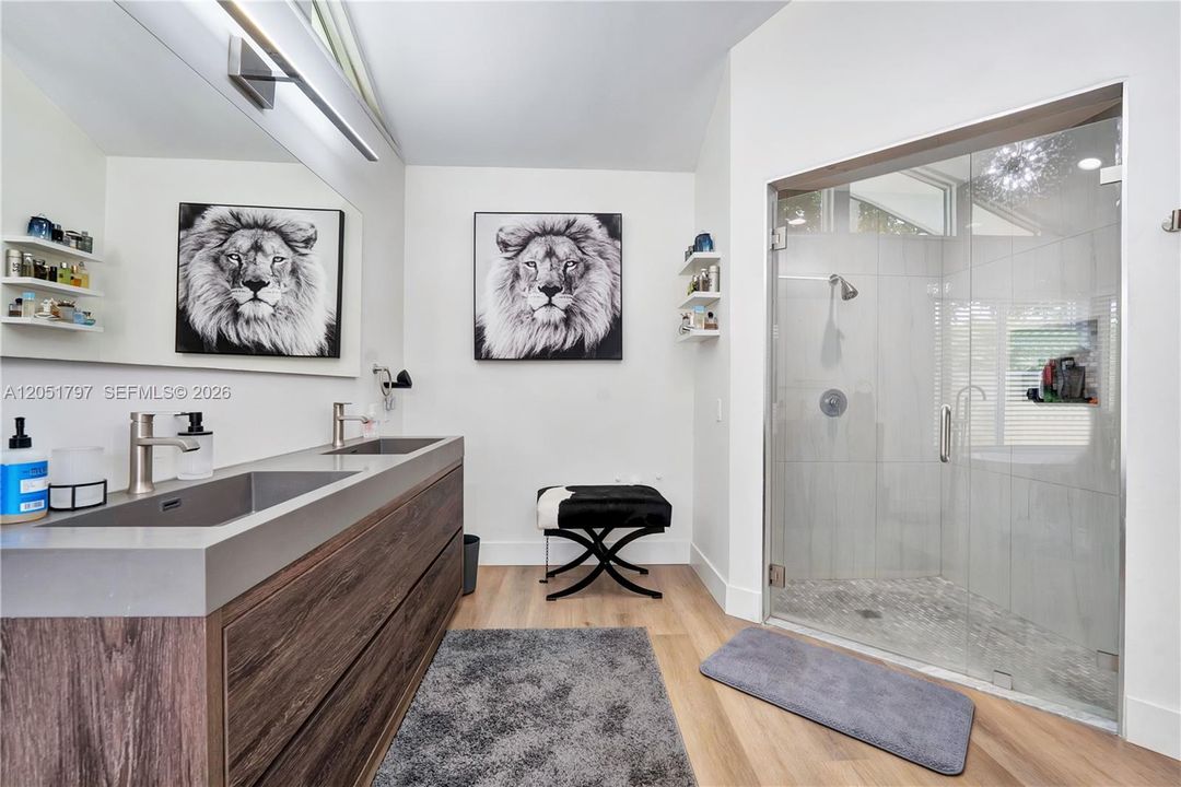 En Venta: $1,600,000 (4 camas, 4 baños, 3768 Pies cuadrados)