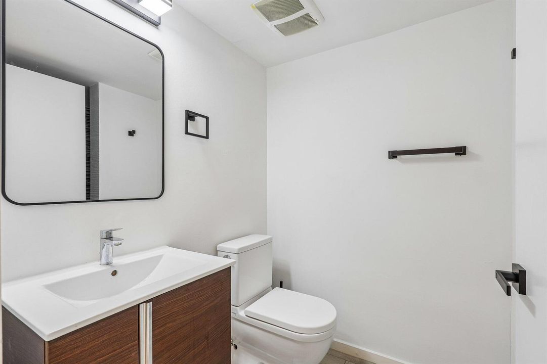 15-web-or-mls-Meridian Ave 11-S1007-015