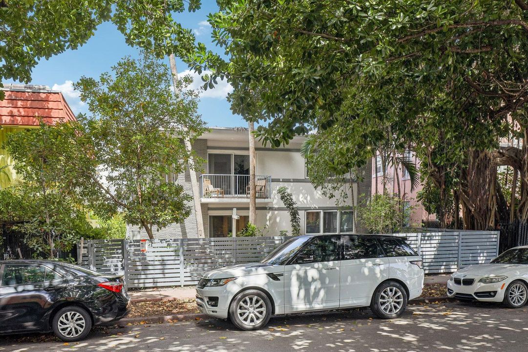 5-web-or-mls-Meridian Ave 11-S1007-005