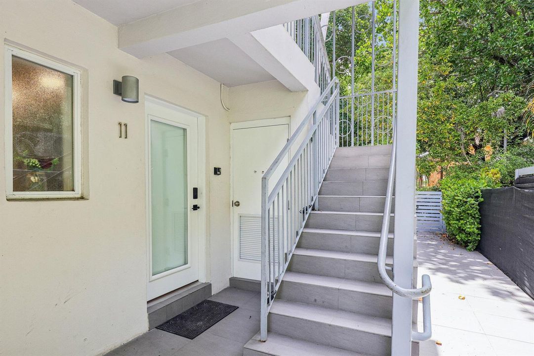 7-web-or-mls-Meridian Ave 11-S1007-007