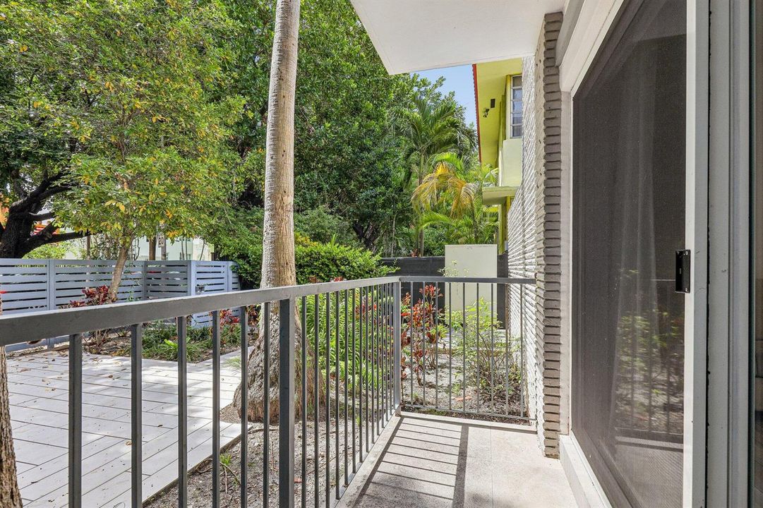 32-web-or-mls-Meridian Ave 11-S1007-032