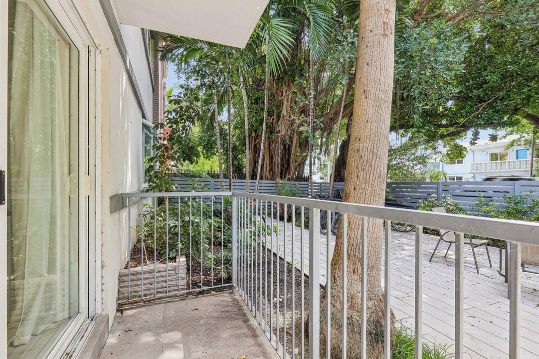 31-web-or-mls-Meridian Ave 11-S1007-031