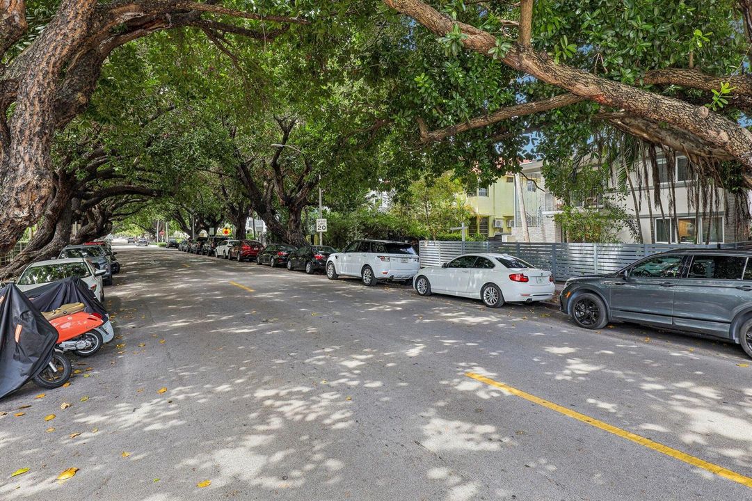 6-web-or-mls-Meridian Ave 11-S1007-006