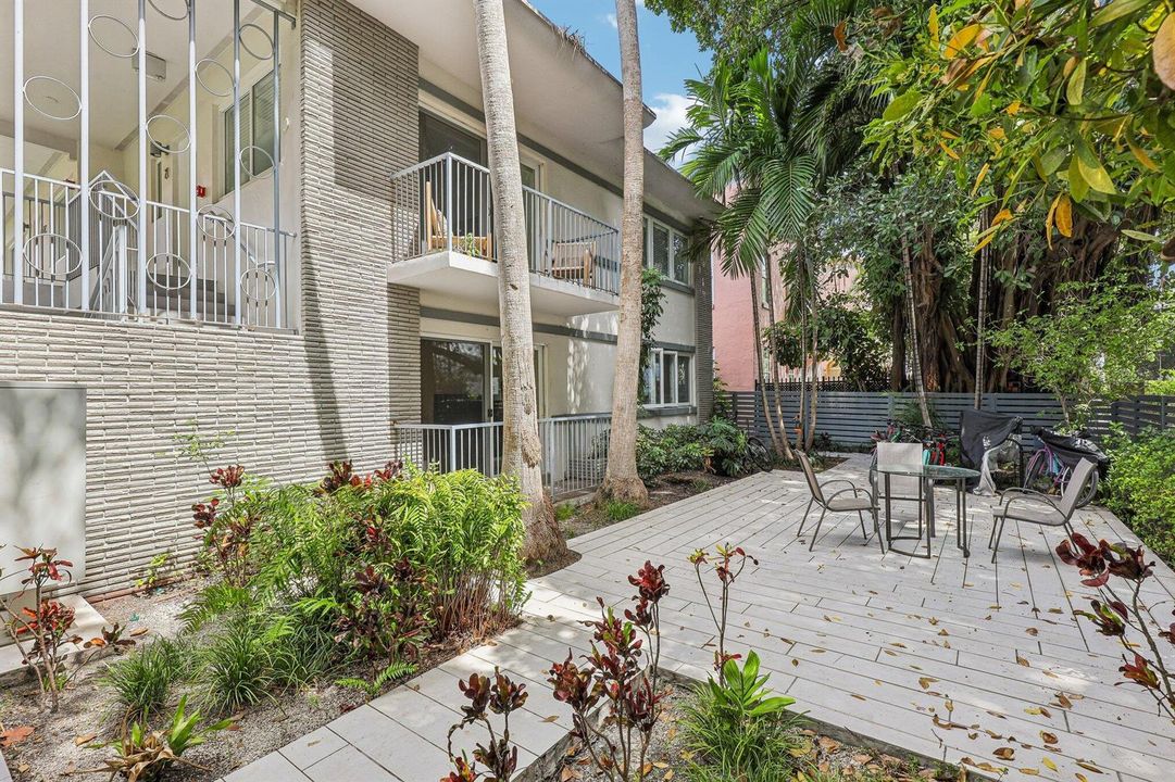 27-web-or-mls-Meridian Ave 11-S1007-027