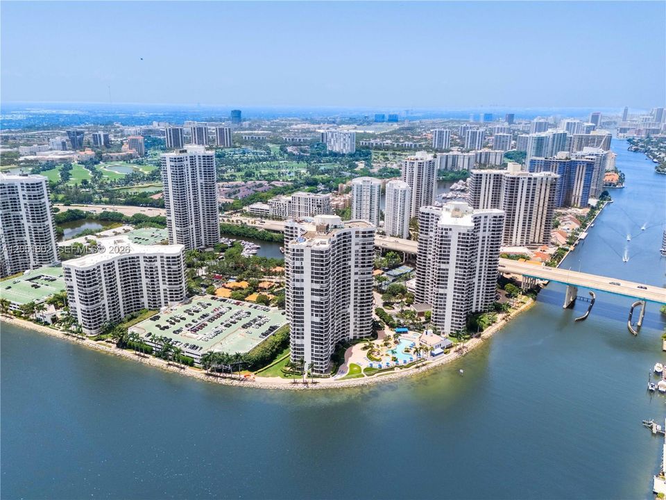 Под контрактом: $2,999 (1 спален, 1 ванн, 1050 Квадратных фут)