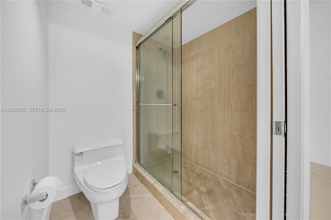 Под контрактом: $2,999 (1 спален, 1 ванн, 1050 Квадратных фут)
