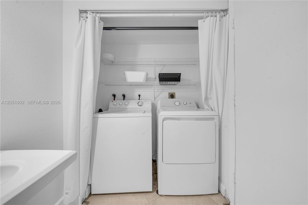 Под контрактом: $2,999 (1 спален, 1 ванн, 1050 Квадратных фут)