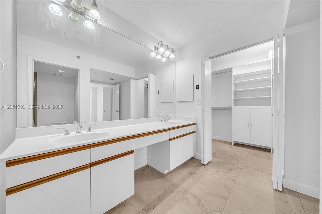 Под контрактом: $2,999 (1 спален, 1 ванн, 1050 Квадратных фут)