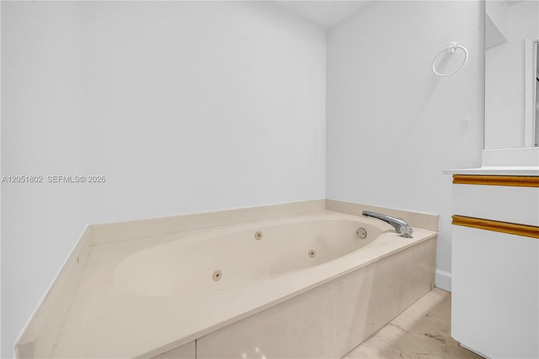 Под контрактом: $2,999 (1 спален, 1 ванн, 1050 Квадратных фут)