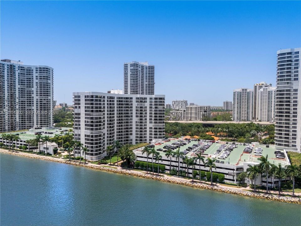 Под контрактом: $2,999 (1 спален, 1 ванн, 1050 Квадратных фут)