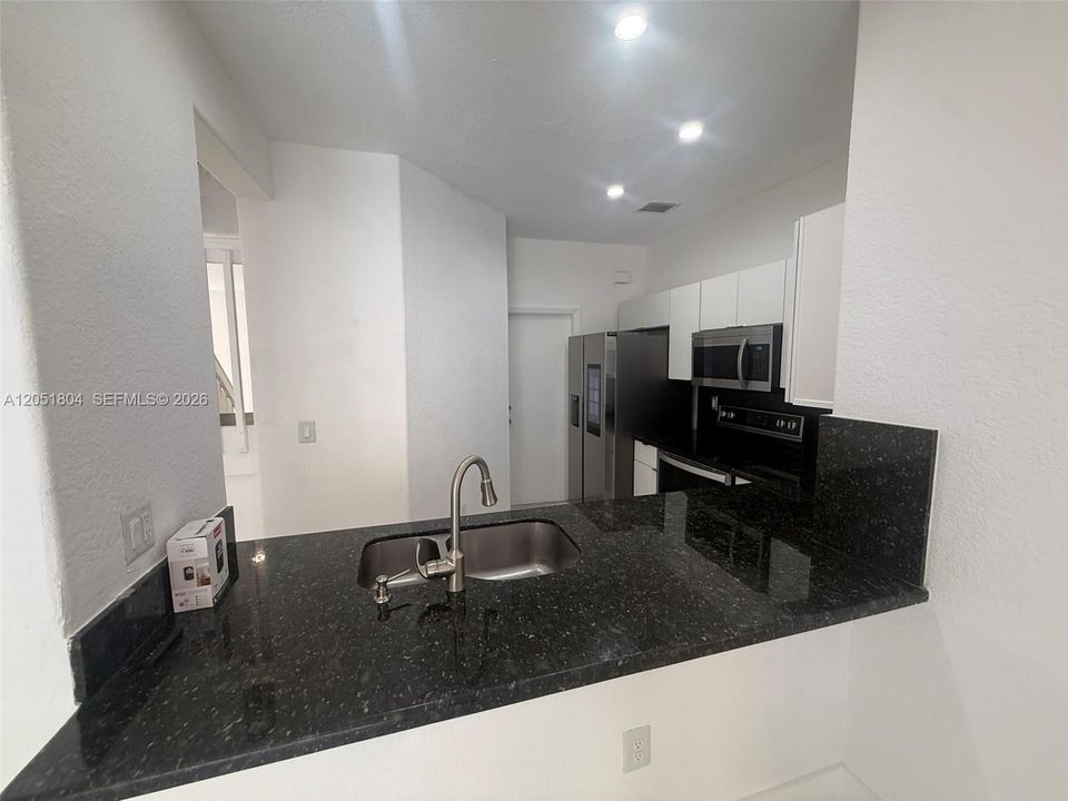 В аренду: $3,550 (3 спален, 2 ванн, 1650 Квадратных фут)