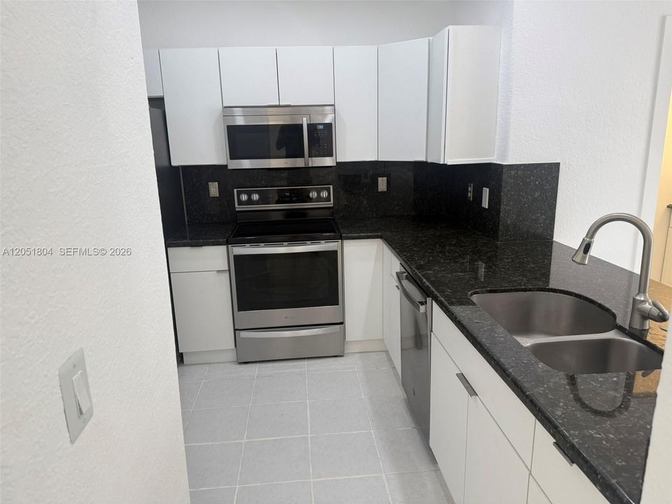 В аренду: $3,550 (3 спален, 2 ванн, 1650 Квадратных фут)