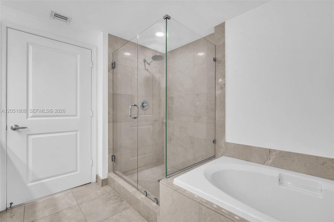 For Sale: $415,000 (2 beds, 2 baths, 1185 Square Feet)