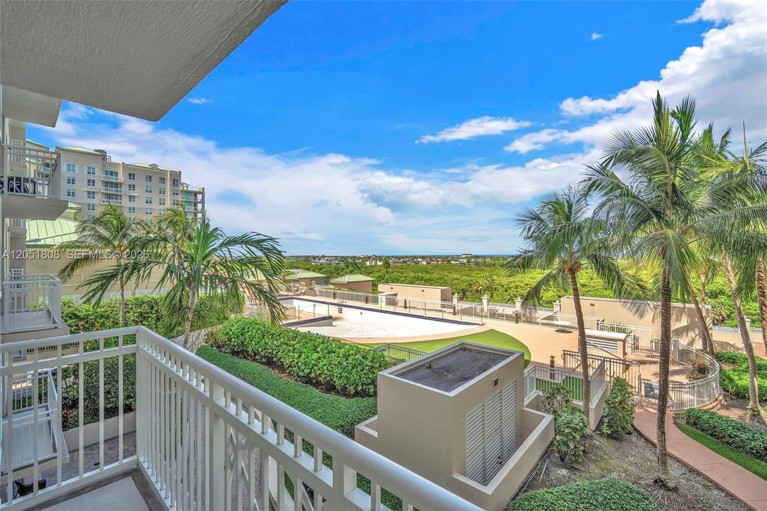 For Sale: $415,000 (2 beds, 2 baths, 1185 Square Feet)