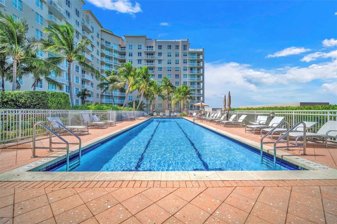 For Sale: $415,000 (2 beds, 2 baths, 1185 Square Feet)