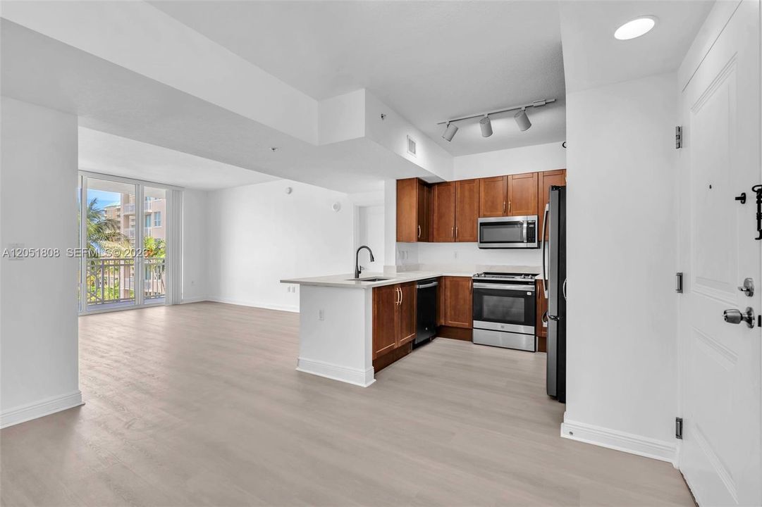 For Sale: $415,000 (2 beds, 2 baths, 1185 Square Feet)