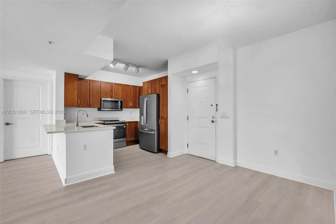 For Sale: $415,000 (2 beds, 2 baths, 1185 Square Feet)