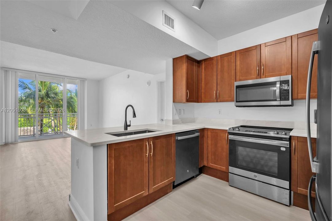 For Sale: $415,000 (2 beds, 2 baths, 1185 Square Feet)