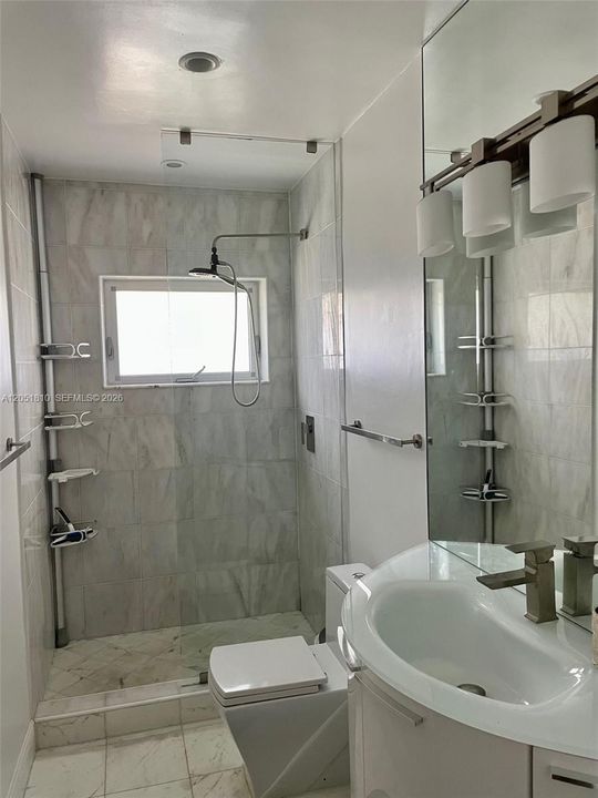 For Rent: $2,900 (1 beds, 1 baths, 700 Square Feet)