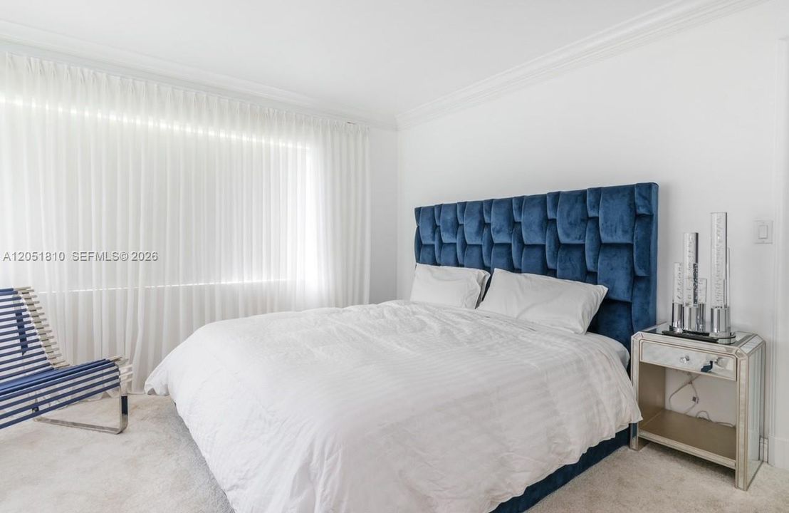 For Rent: $2,900 (1 beds, 1 baths, 700 Square Feet)