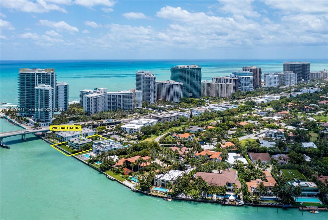 For Rent: $2,900 (1 beds, 1 baths, 700 Square Feet)