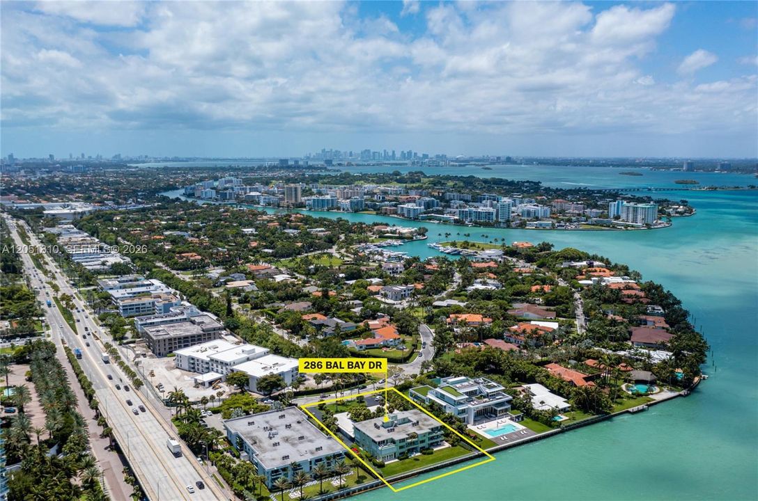 For Rent: $2,900 (1 beds, 1 baths, 700 Square Feet)