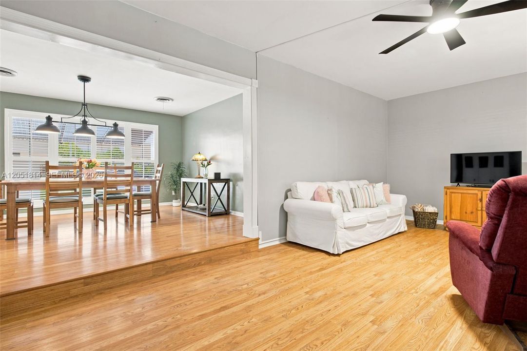 For Sale: $590,000 (3 beds, 2 baths, 1569 Square Feet)