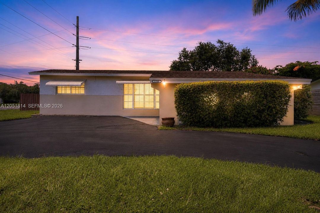 For Sale: $590,000 (3 beds, 2 baths, 1569 Square Feet)