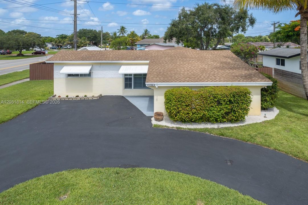 For Sale: $590,000 (3 beds, 2 baths, 1569 Square Feet)