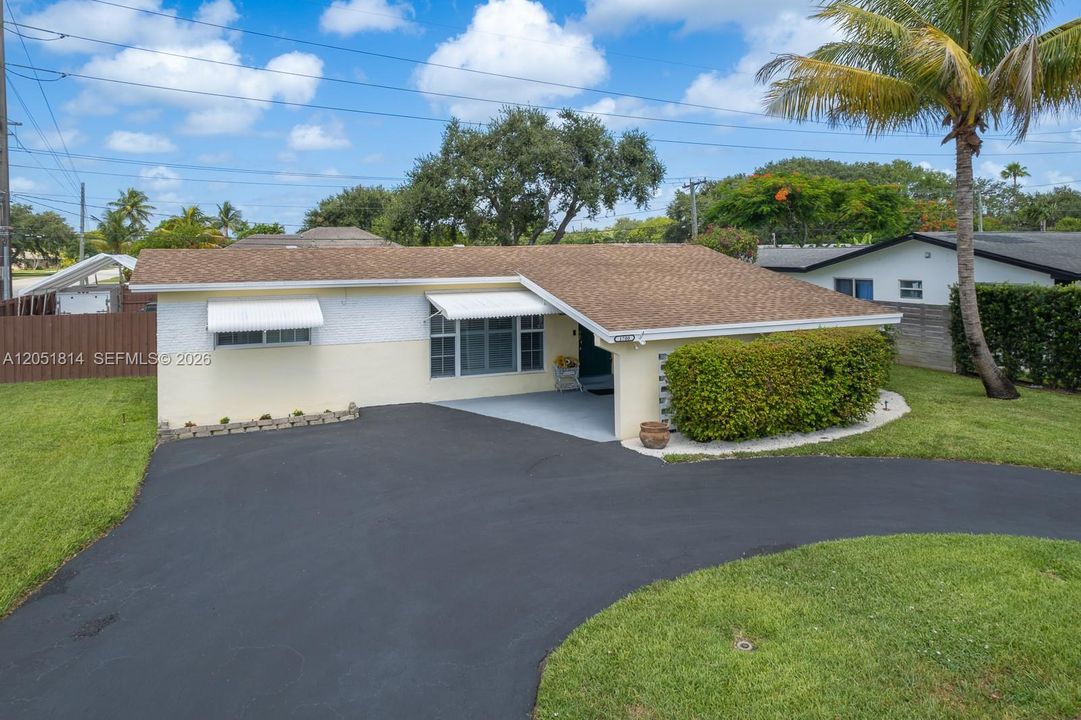For Sale: $590,000 (3 beds, 2 baths, 1569 Square Feet)