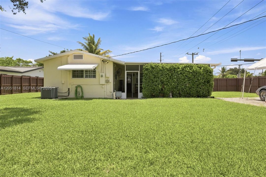 For Sale: $590,000 (3 beds, 2 baths, 1569 Square Feet)