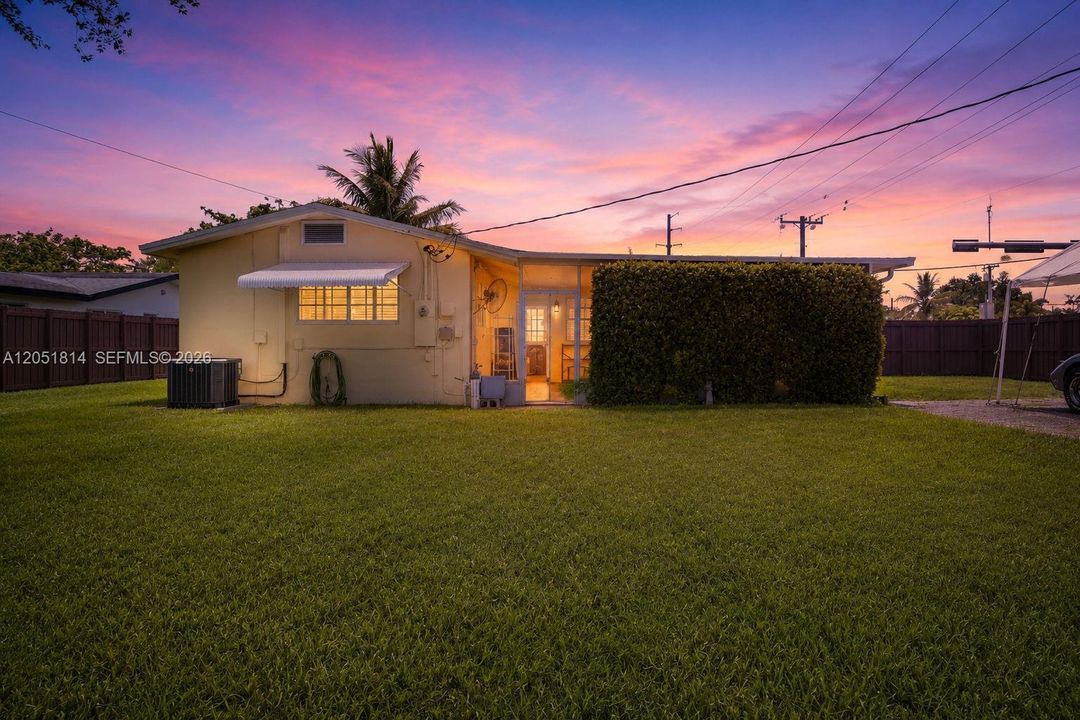 For Sale: $590,000 (3 beds, 2 baths, 1569 Square Feet)