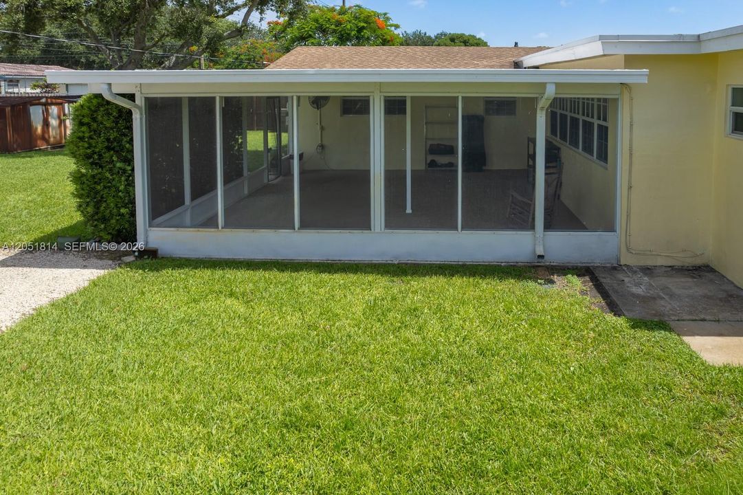 For Sale: $590,000 (3 beds, 2 baths, 1569 Square Feet)