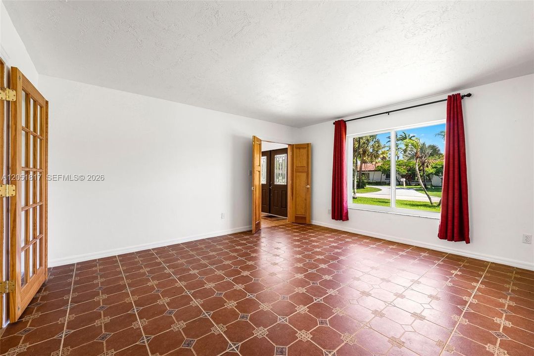 For Sale: $979,000 (4 beds, 3 baths, 2492 Square Feet)