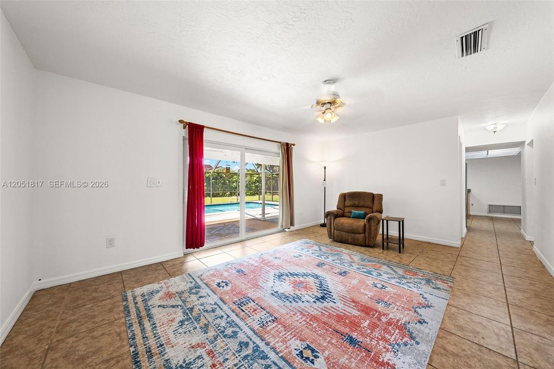 For Sale: $979,000 (4 beds, 3 baths, 2492 Square Feet)