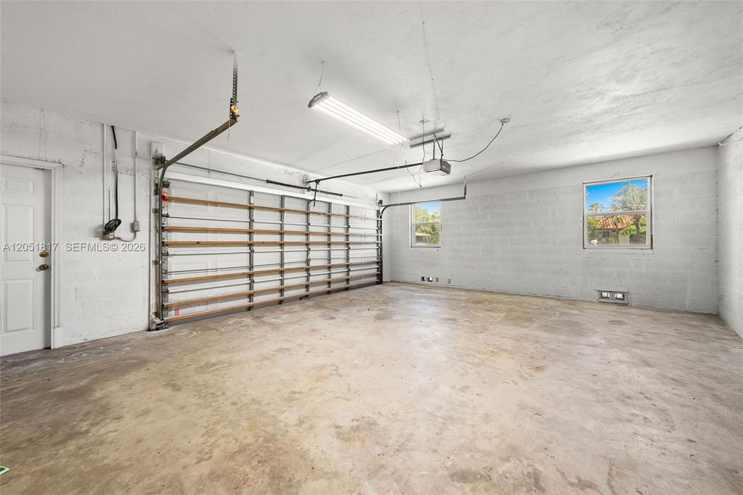 For Sale: $979,000 (4 beds, 3 baths, 2492 Square Feet)