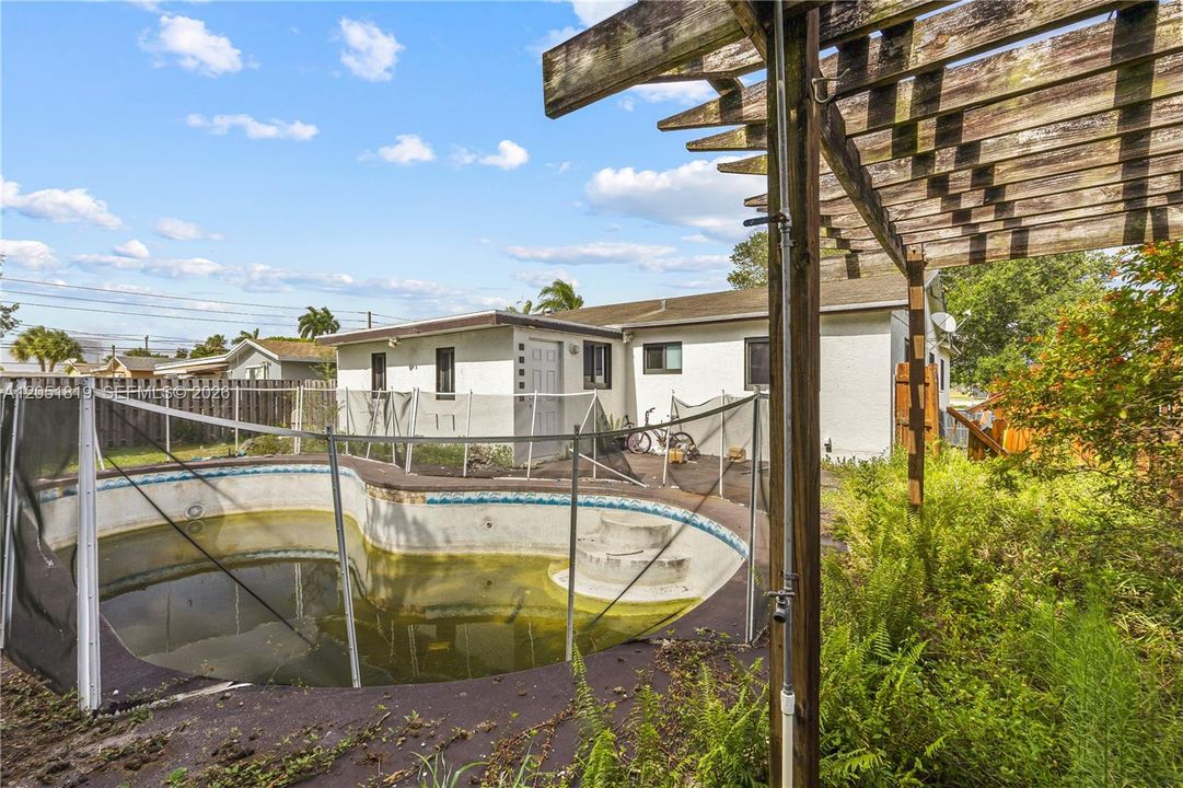 En Venta: $425,000 (4 camas, 2 baños, 1485 Pies cuadrados)